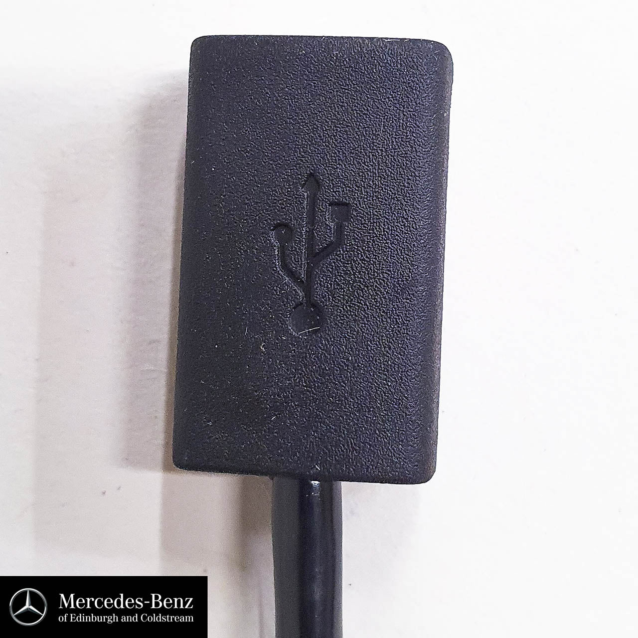 Genuine Mercedes-Benz Media Interface Adapter Cable USB To USB-C - Image 4
