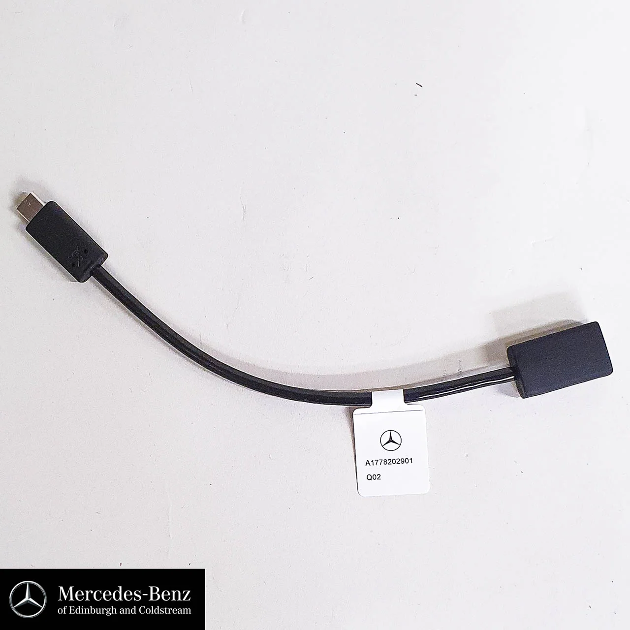 Genuine Mercedes-Benz Media Interface Adapter Cable USB To USB-C - Image 8